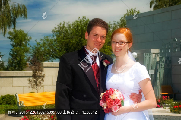 幸福的新婚夫婦