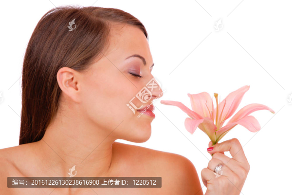 美麗的女人與花孤立的白色