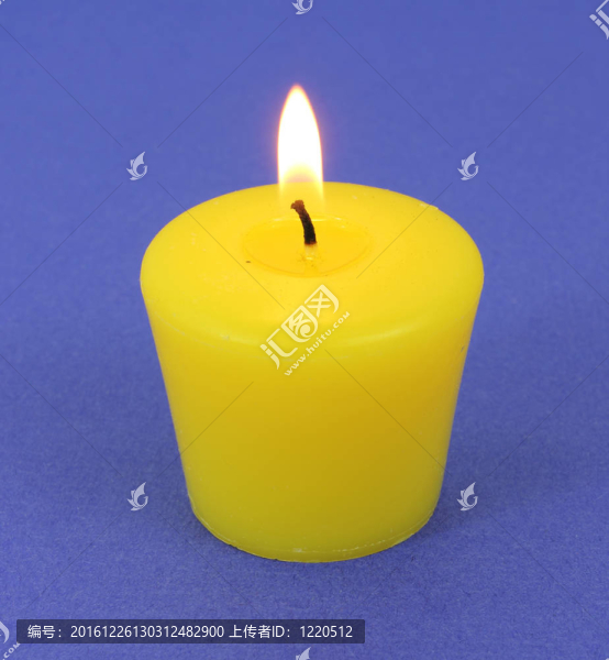 香茅蠟燭已經(jīng)點(diǎn)燃