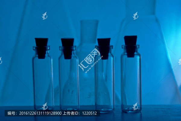 實(shí)驗(yàn)室燒瓶關(guān)在不同的組合
