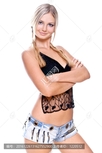穿著短褲的漂亮女人