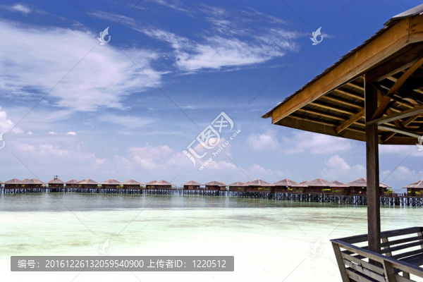 熱帶島嶼上搭建的吊腳樓