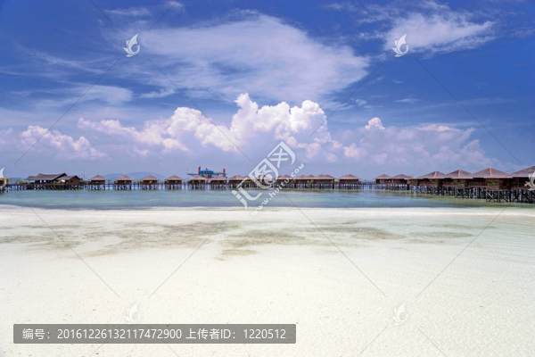 熱帶海島小屋踩高蹺