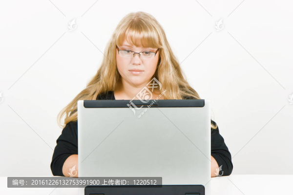 女孩用的筆記本電腦