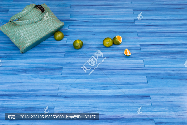 歐式藍(lán)色地板橫構(gòu)圖