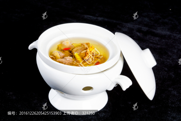人參烏雞湯