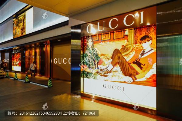 奢侈店門口3