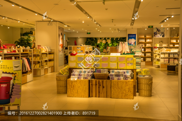 門頭櫥窗,服裝專賣店