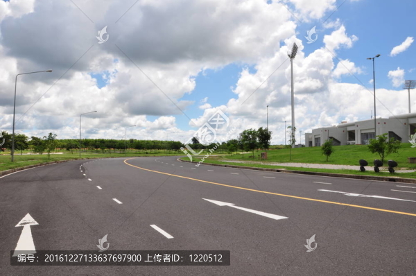 瀝青路面上的箭頭