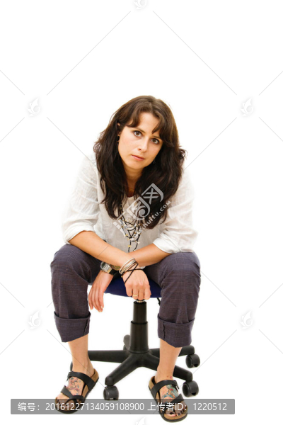 一個(gè)白人的黑發(fā)女人白色隔離