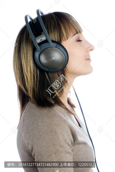女人聽音樂