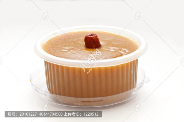 白色背景的年糕