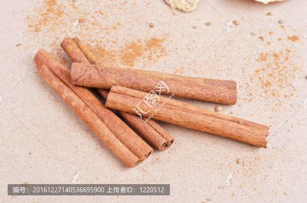 肉桂色