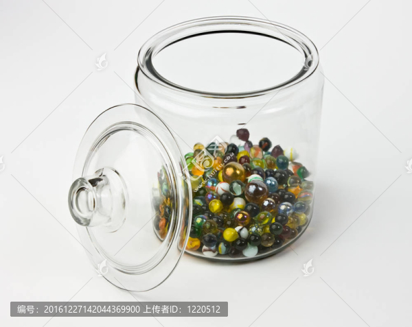 玻璃缸半滿彩色玻璃彈珠