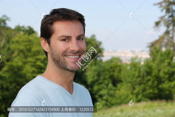 公園里的男人