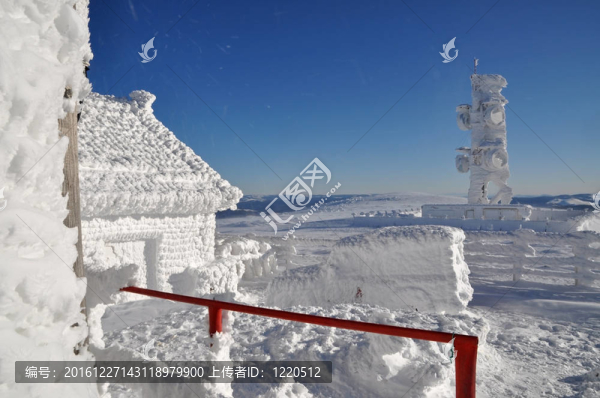 冰雪覆蓋的氣象站