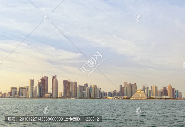 夕陽下的多哈天際線