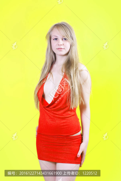性感女孩穿紅色連衣裙