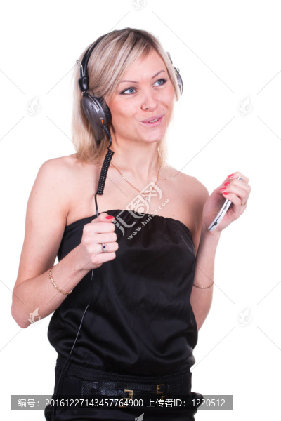 一個女孩在聽音樂的形象