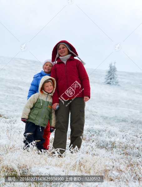 秋冬季第一冬雪家庭