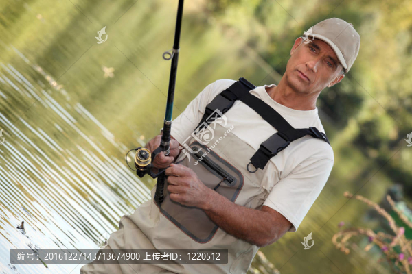 湖上人釣魚