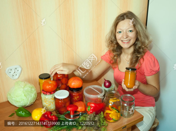 做泡菜的女人