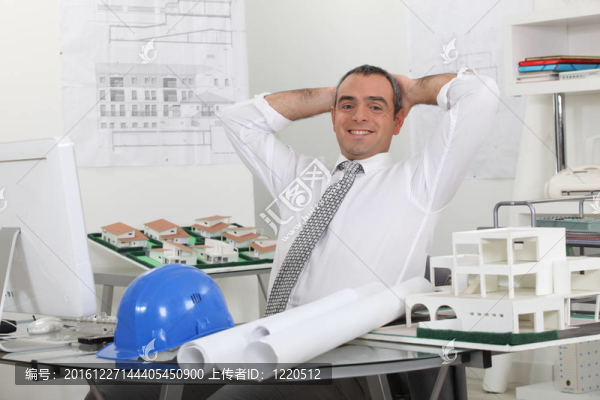 快樂建筑師在他的辦公室