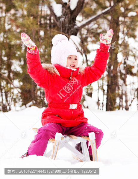 雪橇上的女孩