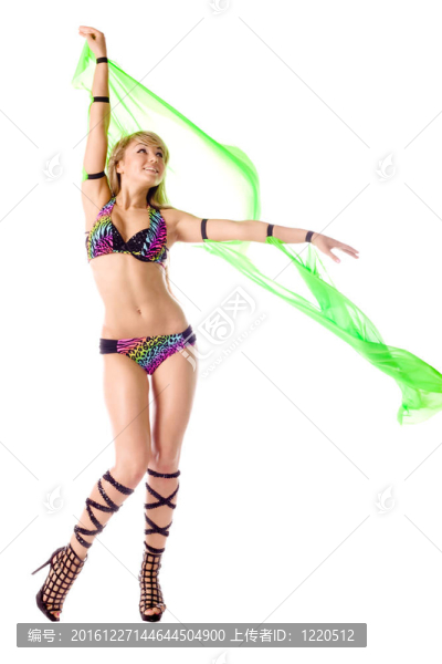 美麗的舞者女孩與綠色的翅膀在白色背景