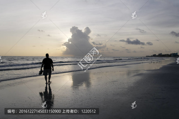 站在海上