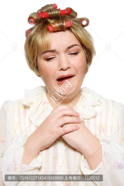 哭泣的女管家