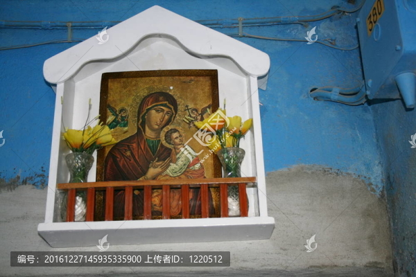 在島上的Madonna和孩子