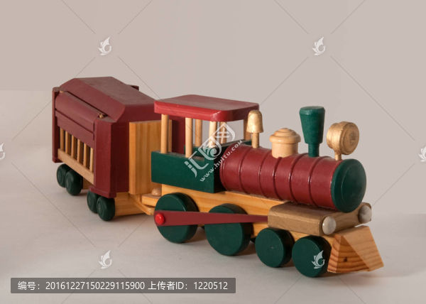 木制玩具火車發(fā)動機(jī)和汽車