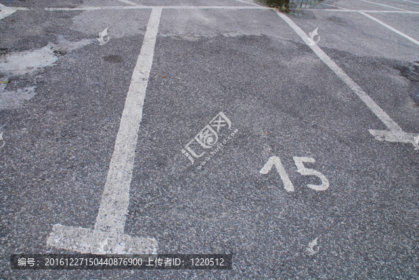 空的停車場