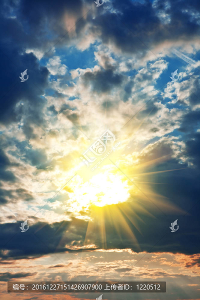 美麗的夕陽(yáng)的天空