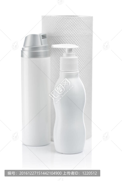 兩化妝品噴霧和毛巾