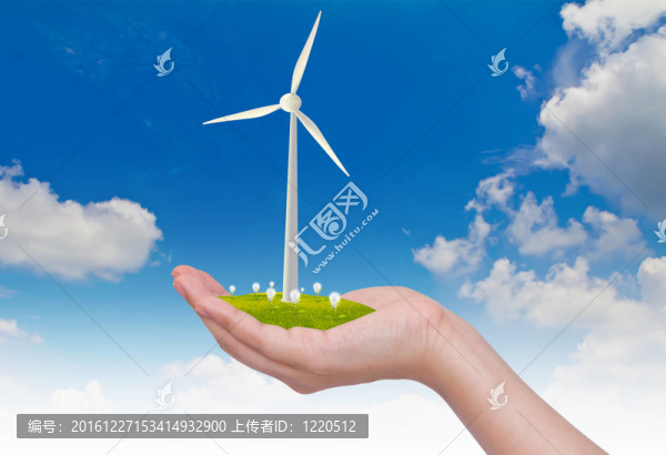 藍天上的風(fēng)力渦輪機和燈泡