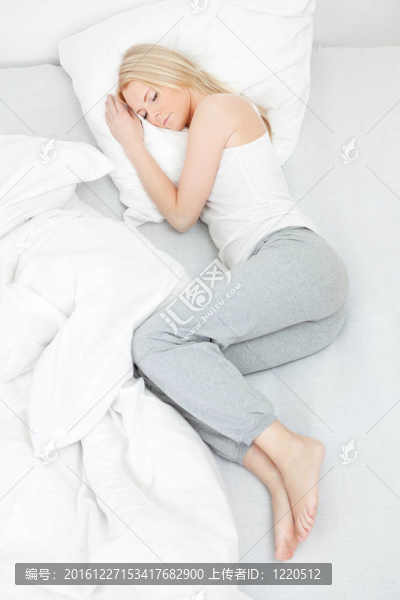 年輕漂亮女人睡覺