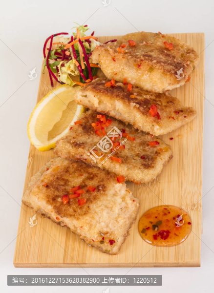 油炸魚片沙拉。
