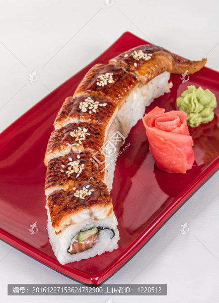 日本傳統(tǒng)美食-,Maki,Roll黃瓜，奶油奶酪和生鮭魚和鰻魚