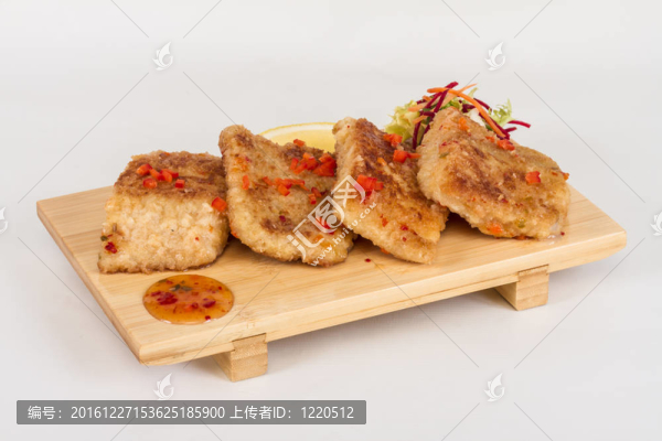 油炸魚(yú)片沙拉。