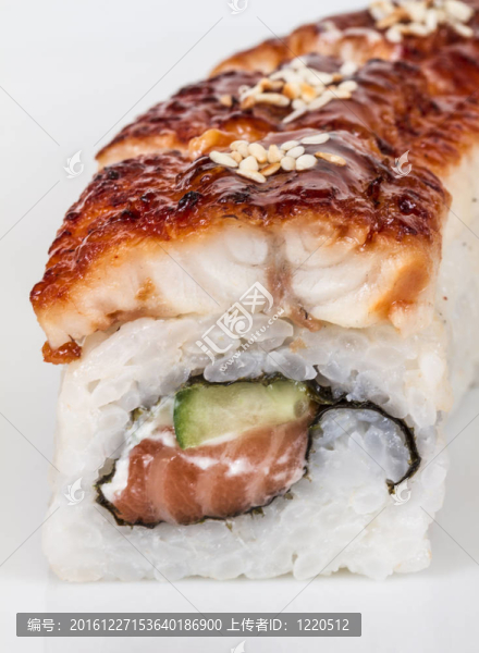 日本傳統(tǒng)美食-,Maki,Roll黃瓜，奶油奶酪和生鮭魚和鰻魚