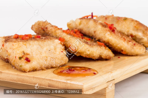 油炸魚片沙拉。