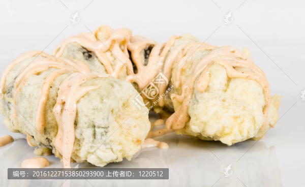 日本料理天婦羅壽司-真希（油炸鮭魚魚子魚子和奶油奶酪；卷內(nèi)）