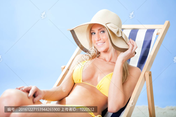 在比基尼美女
