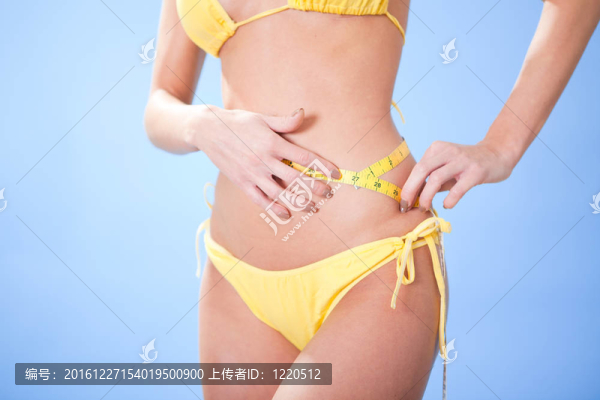 在比基尼美女