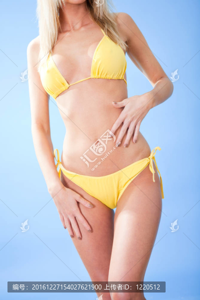 在比基尼美女