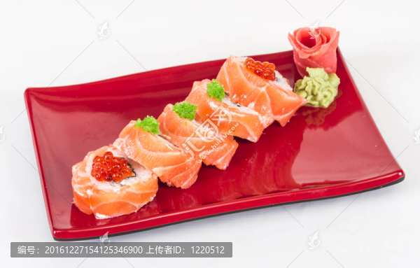 日本壽司的日本傳統(tǒng)食品。用三文魚卷；紅cavair；魚子和奶油