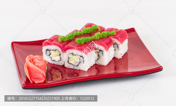 真希壽司卷由螃蟹；鱷梨；黃瓜里面。新鮮的金槍魚和該公司的凈資產(chǎn)收益率外