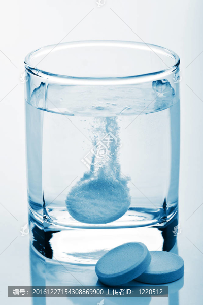 水中的藥片
